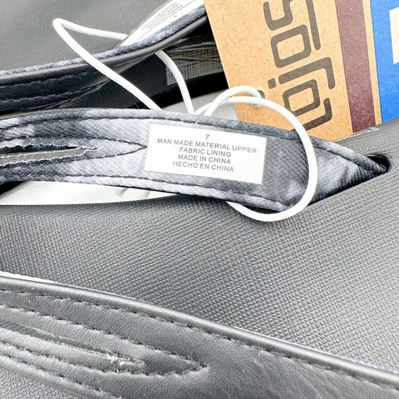 Flojos Black Thong Foam Sandals - Picture 2 of 4